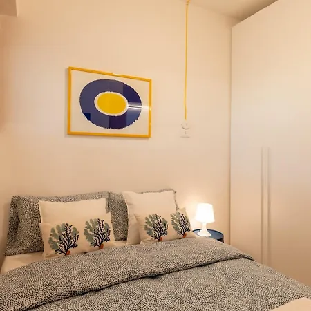Guesthost - Nest With Sea View Terrace Apartmán *