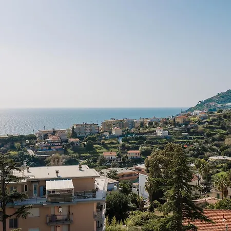 Guesthost - Nest With Sea View Terrace Apartmán *