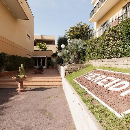 Guesthost - Nest With Sea View Terrace Apartmán